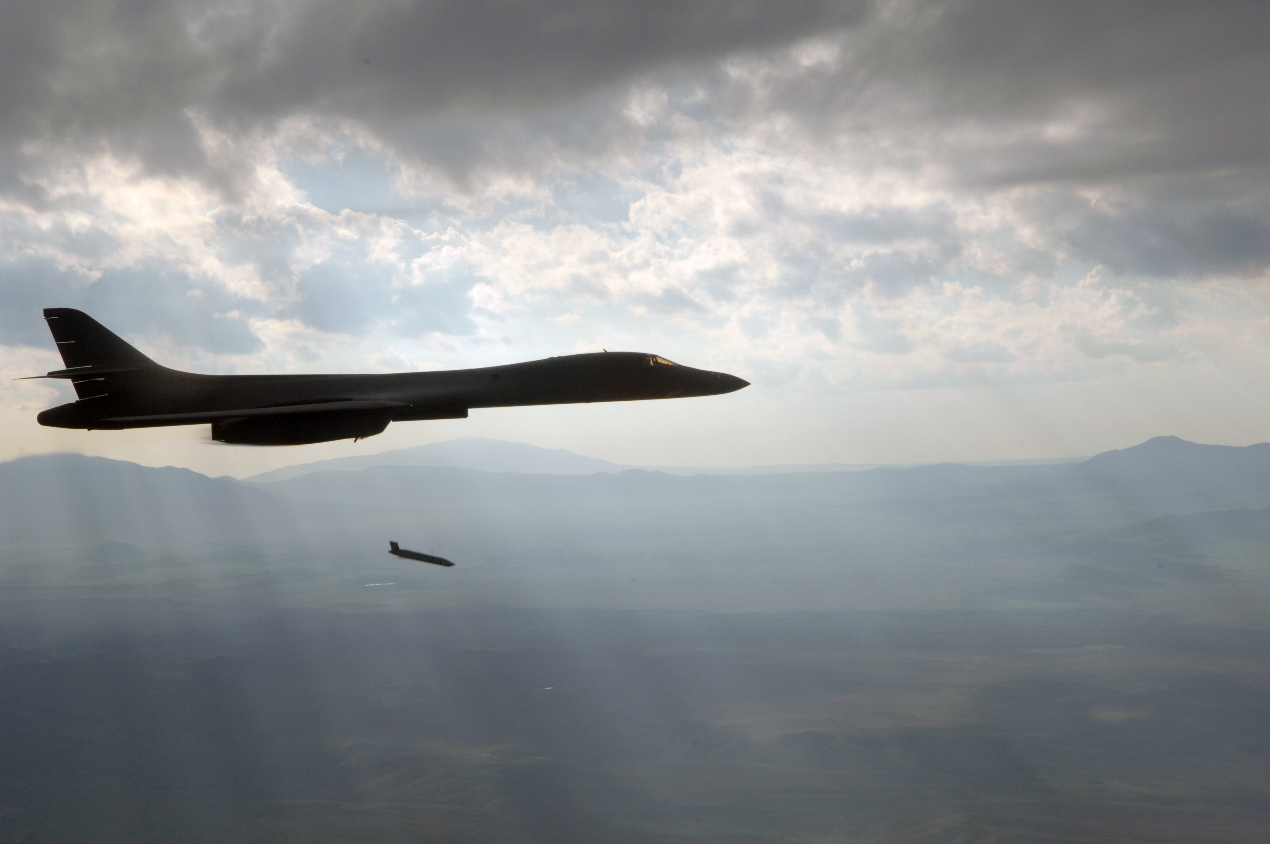����܊B-1B�Zը�C���߂䌍��(zh��n)ʹ���p���[������Ѳ������������