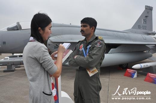 2012��11��15���������ͻ�˹̹��܊����֩�롱���(du��)��ϯ�w�ІT Ahsan��У�ڵھŌ��Ї���չ�F(xi��n)��(ch��ng)��������W(w��ng)Ӣ��ӛ����ި�Ĳ��L��   �zӰ������W(w��ng)����ӛ��  ���D(zhu��n)��
