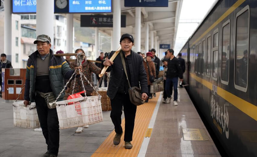 煙火人間慢火車 溫暖穿行湘黔渝